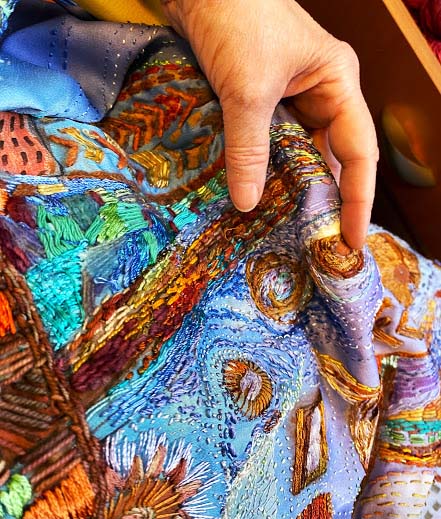 Vestido das águas. Bordado Matizes Dumont – Foto Marilu Dumont