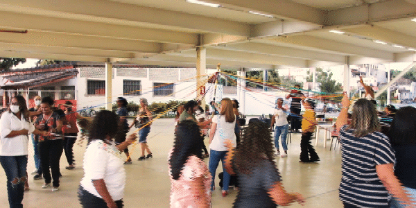 Dança em Roda ocorrida durante 2° Encontro do Bordado Brasileiro.