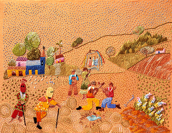 Bordado artesanal representando a Folia de Reis no interior do Brasil, com foliões coloridos tocando instrumentos, carregando bandeira e caminhando por uma paisagem rural com casas, plantações e vegetação.